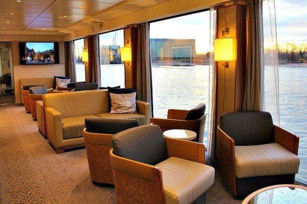 viking river cruise daily schedule