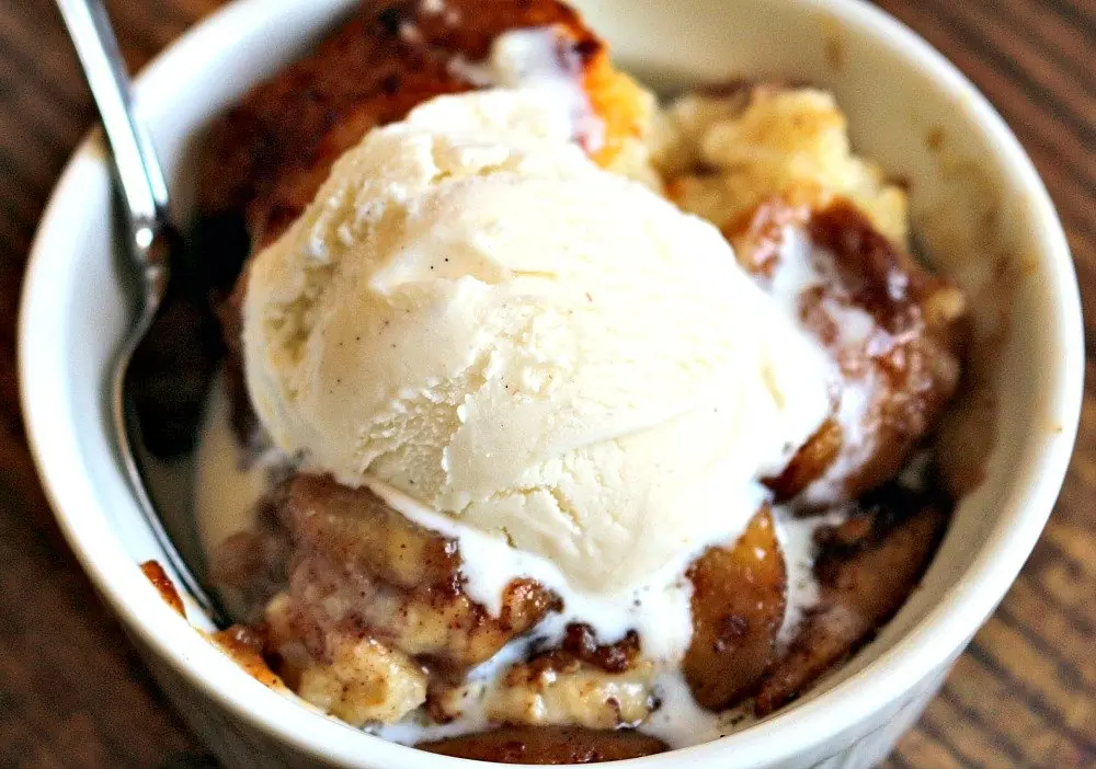Easy Cinnamon Apple Cobbler 3 Cinnamon Apple Cobbler4 #apples #cobbler #fall #fallrecipes