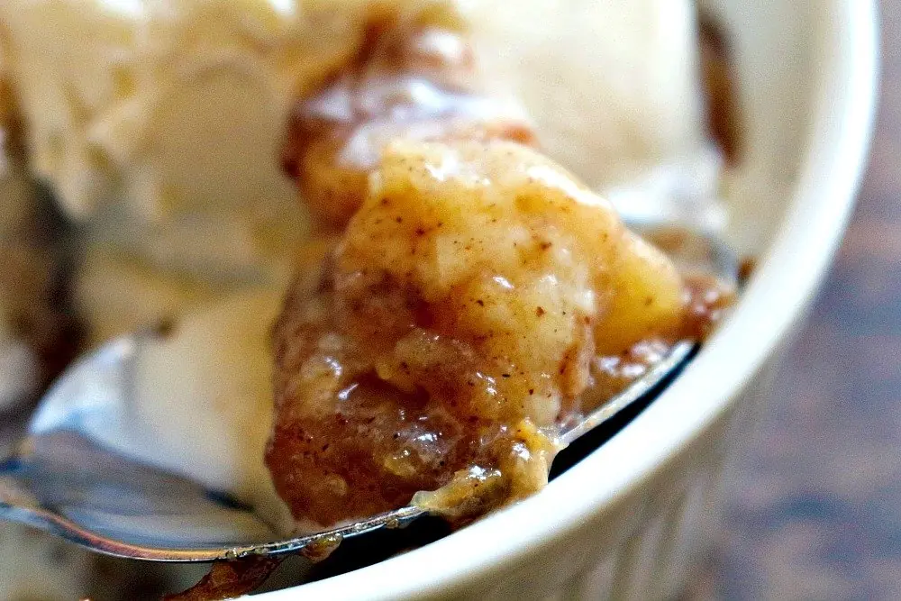 Easy Cinnamon Apple Cobbler 2 Cinnamon Apple Cobbler5 #apples #cobbler #fall #fallrecipes