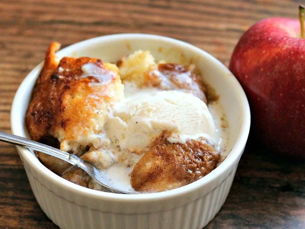 Easy Cinnamon Apple Cobbler 1 Cinnamon Apple Cobbler7 #apples #cobbler #fall #fallrecipes