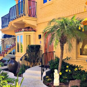 Luxe Family Getaway at Pantai Inn La Jolla43